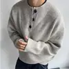 Suéter Americano Retrô Estilo Old Money com Gola Henley Masculino, Tricô de Inverno com Etiqueta de Couro nas Costas, Casual e Sofisticado