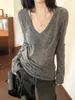 Suéter de punto súper bonito gris con cuello en V profundo para mujer, para principios de otoño e invierno, estilo "old money", ajuste ceñido, capa interior, top base