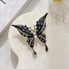 Estilo coreano moda simples broche animal de alta qualidade strass óleo gotejamento borboleta corpete roupas femininas correspondência exposição