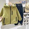 Jaqueta com Forro de Fleece para Meninos Estilo Outono e Inverno Casaco de Inverno com Capuz Infantil 2026 Nova Jaqueta Grossa de Inverno para Meninos