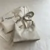 Acabamento fosco, grande capacidade, cor sólida, bolsa de ombro casual versátil para mulheres, com textura retrô, adequada para o uso diário e para ir ao trabalho, e apresentando um design único