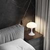 [Selección Estricta] Lámpara de Mesa Medusa Lámpara de Ambiente Sala de Estar Decoración Retro Sentido Avanzado Estilo Crema Protección Ocular Carga Luz Nocturna