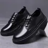 Venta al por mayor transfronteriza Zapatos de cuero para hombre Estilo británico casual simple Ropa de trabajo Zapatos para hombre Suela gruesa Modernos Versátiles Con cordones Zapatos de vestir