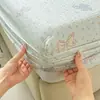 Funda de cama de gasa de doble capa acolchada, funda antipolvo, funda protectora, lavable a máquina, funda de colchón completamente cerrada, cama de niña linda, juego de tres piezas