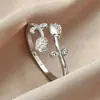 Anillo de doble flor de circonita micro incrustada para mujer, anillo de dedo exquisito dulce japonés y coreano, diseño de nicho, anillo abierto