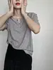 Camiseta Casual Suelta de Canalé con Mangas Cortas para Hombre, Nuevo Estilo de Verano con Caída, Transpirable y Diseño de Cuello con Hebilla Metálica