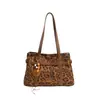 Bolsa Feminina 2026 Novo Estilo Grande Capacidade para o Dia a Dia Portátil Feminina Toque de Luxo Cor Sólida Moda Design de Nicho Bolsa de Temperamento