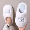 Chinelos de Pelúcia de Algodão Bordados em Desenho Animado para Mulheres, Inverno Interno Casa Quente Antiderrapante Fofos Chinelos de Casa para Mulheres