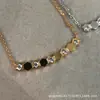 Collar clásico de abeja sonriente, diseño triple de panal en oro V, mecanizado de precisión CNC, cadena para clavícula gruesa chapada en oro rosa