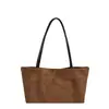 Bolso tote grande de capacidad, mate, para mujer, principios de otoño 2026, estilo relajado, gamuza, vintage, de hombro, para llevar debajo del brazo