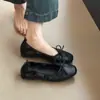 Temporada del Primer Encuentro: Zapatos de Ballet Planos Nuevos de Otoño con Lazo Suave, Zapatos Rojos Pequeños de Suela Blanda Poco Profunda Tipo Rollo de Huevo, Versátiles