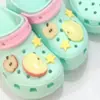 Un Juego Completo de Accesorios de Zuecos de Alta Gama con Decoraciones Desmontables de Gatitos para Niñas, Lujo Ligero DIY