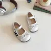 Sapatos Pequenos de Couro com Laço para Crianças 2025 Primavera e Outono Sapatos para Meninas Moda para Bebês Sapatos de Princesa com Solado Macio Tendência