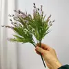 Arranjos florais artificiais para atacado, flores artificiais de plástico, arranjos de flores para cercas de shoppings e supermercados, plantas, adereços de casamento, itens de decoração para casa