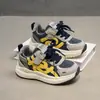 Zapatos deportivos para niños 2026 primavera y otoño versión coreana zapatos casuales para niños, zapatillas transpirables estilo universitario para niños mayores