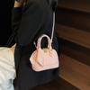 Bolsa Carteiro Concha com Lenço de Seda Estampa Lichia para Mulheres 2025 Primavera e Verão Novo Estilo Moda Roupa de Trabalho Diária Bolsa Transversal de Ombro Único