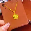 Tienda de Oro Mismo Estilo Chapado en Oro Hielo Triturado Pepita de Oro Pequeña Manzana Collar para Mujer, Moderno Lujo Ligero Mariposa Trébol de Cuatro Hojas Collar Venta al por Mayor