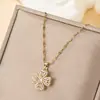 Giratório Girassol Colar Moda Feminina Luz Luxo Girassol Pingente Nicho Design Sense 18K Ouro Titânio Aço Clavícula Cadeia