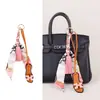 Diseño de Lujo Ligero Europeo y Americano Bufanda de Seda con Borlas Accesorio Colgante Pequeño de Zapatilla Marca H Versátil para Bolsos y Llaves de Coche