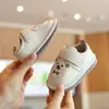 Outono de 2026 Novo Estilo Coreano Sapatos de Caminhada para Bebê Laço Doce Sola Macia Antiderrapante Sapatos de Bebê