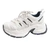 Zapatillas deportivas de plataforma gruesa casual retro blancas para mujer, nuevo estilo para primavera y otoño, perfectas para mujeres menudas, zapatillas de caña baja.