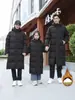 50 Plumas de Pato Branco Uniforme de Grupo Personalizado Casaco Longo de Plumas Masculino e Feminino com Capuz Corta-vento Impermeável Aquecimento para Treinamento de Inverno