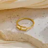 Anillo de nariz de cerdo con diseño simple europeo y americano, personalidad de moda, anillo de acero de titanio Joker para mujer, no se decolora, venta al por mayor