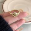 Anillo de Tamaño Promedio con Apertura de Hoja Tallada, Insignia Retro Francesa, Anillo de Diseño de Nicho Ins, Versátil de Alto Nivel