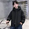Chaqueta Gruesa Acolchada para Niños Estilo Otoño e Invierno 2026 Ropa de Invierno Nueva Niños Medianos y Grandes Populares Estilo Invierno para Niños