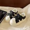 Zapatos de Tablón INS Cabeza de Concha 2026 Nuevos de Primavera Velcro Zapatos de Pan Aumentadores de Altura Estudiante Suela Plana Zapatos Únicos de Dopamina