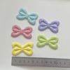 Accesorios para moños de color crema, horquillas para el pelo, tocados, pajaritas de color caramelo, fundas de teléfono de color, accesorios para tocados.