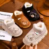 Zapatos de algodón para niños de invierno, forrados de felpa y engrosados para abrigar, botas de nieve, zapatos de bebé, diseño de dibujos animados, suela suave, antideslizantes, para niños y niñas