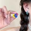 Pendientes de flores de verano con contraste de colores. Diseño de nicho para mujer. Pendientes con sentido del estilo 2025. Nuevas explosiones que combinan con todo.