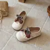 Zapatos Casuales Versátiles de Moda para Niñas 2026 Primavera/Verano Nuevos Zapatos de Princesa Calados de Punta Cerrada Planos de Suela Suave con Cordones