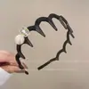 ¡La diadema de alta gama es la única que se puede usar! El Diseño de Dientes Antideslizantes con Perla Hace Que Se Vea Elegante Al Usarlo Diariamente