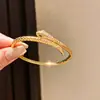Pulsera de Forma de Serpiente con Circonita Estilo Metal de Lujo Ligero Chapada en Oro Real de 18k Personalidad Europea Americana Temperamento Exagerado Joyería de Mano de Gama Alta para Mujeres