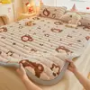 Colchón de terciopelo de leche grueso clase A invierno cálido sábana bajera con forro polar funda de cama cojín dormitorio de estudiante tatami