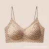 Almohadilla de pecho ultra delgada de seda de hielo engrosada de 3 cm, estampado de leopardo cruzado, sujetador envolvente de espalda hermosa sin costuras, capa base, sujetador sin tirantes, ropa interior de base líquida