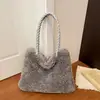 Bolso de mano de felpa para otoño e invierno, un bolso de hombro elegante y versátil para mujer, perfecto para ir al trabajo, nuevo bolso tote 2026 con gran capacidad