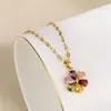 Collar con colgante de diamante de color europeo y americano, flor de oro de 18 quilates, acero de titanio, circonita, cadena corta para clavícula de viento frío para mujer