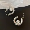 Pendientes Redondos de Perla Plateada Geométricos Inspirados en el Diseño para Mujer, Lujo Ligero, Elegantes, Modernos, Versátiles para el Trabajo, Pendientes y Accesorios para Orejas