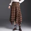 Falda Asimétrica de Cuadros Retro para Mujer 2026 Otoño Nueva de Cintura Alta Versátil de Línea A con Caída de Longitud Media Moderna