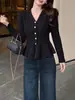 Cardigan de Tricô Estilo Francês Chanel Inspirado Cauda de Peixe 2026 Primavera Novo Gola V Design Elegante Casaco Suéter Top para Mulheres