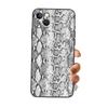 Funda de Teléfono Creativa Retro con Patrón de Piel de Serpiente para iPhone 15