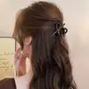 Presilha de cabelo pequena com laço de couro para mulheres, novo modelo 2026, acessório de cabelo tipo pinça de tubarão para penteado semi-preso de alta qualidade