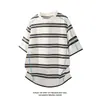 2026 Verão Novo Estilo Estilo Hong Kong Base Branca Tamanho Plus Size Listrada Gola Redonda Manga Curta Camiseta M-5X HT261181-P22