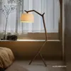 Lámpara de pie de madera maciza estilo japonés, lámpara de pie de diseñador de madera maciza, lámpara de pie de madera natural de alta gama para sala de estar y dormitorio, creando un ambiente atmosférico