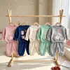 Conjunto lindo de gatito estilo coreano para primavera y otoño para niñas, sudadera de cuello redondo y pantalones jogger elásticos, conjunto de dos piezas versátil