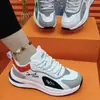 Zapatos Deportivos 2026 Primavera y Otoño Unisex Pareja Zapatos de Papá Mujer Cuero Suela Suave Ligeros Versátiles Modelo Nuevo