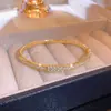 Pulseira geométrica de zircônia requintada europeia e americana para mulheres, design de nicho com senso de estilo, pulseira cravejada de diamantes, joia da moda de celebridade da internet